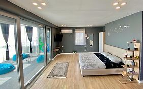 Sun-Filled Rooftop Flat In Tirana